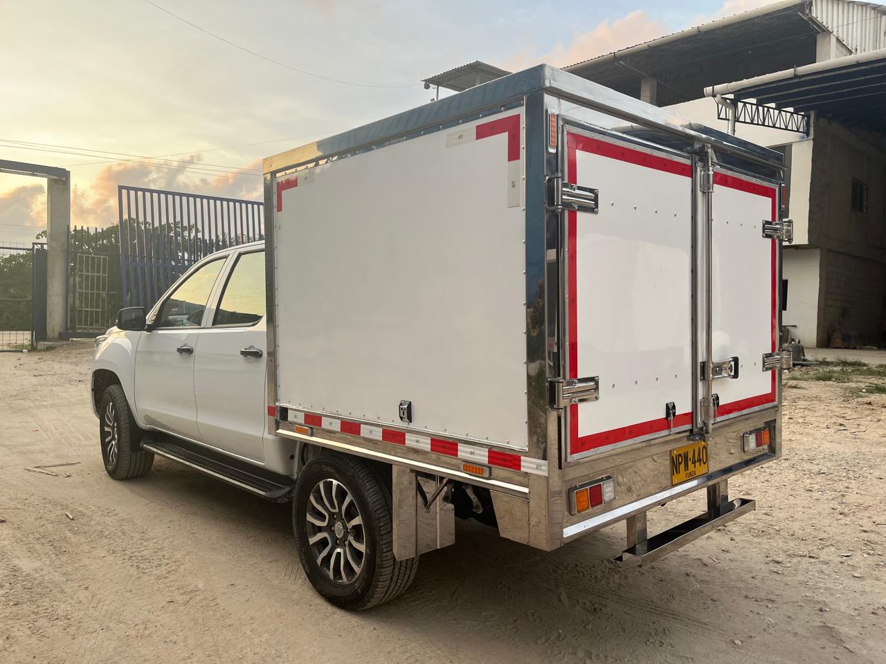 Fabricación de furgón seco