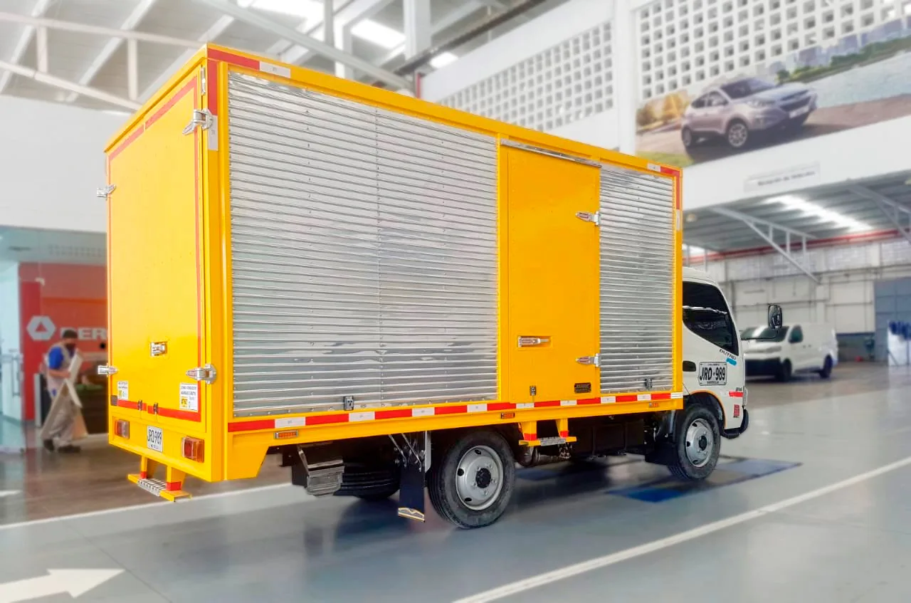 Equipo y capacidad operativa de Carrocerías Inducar